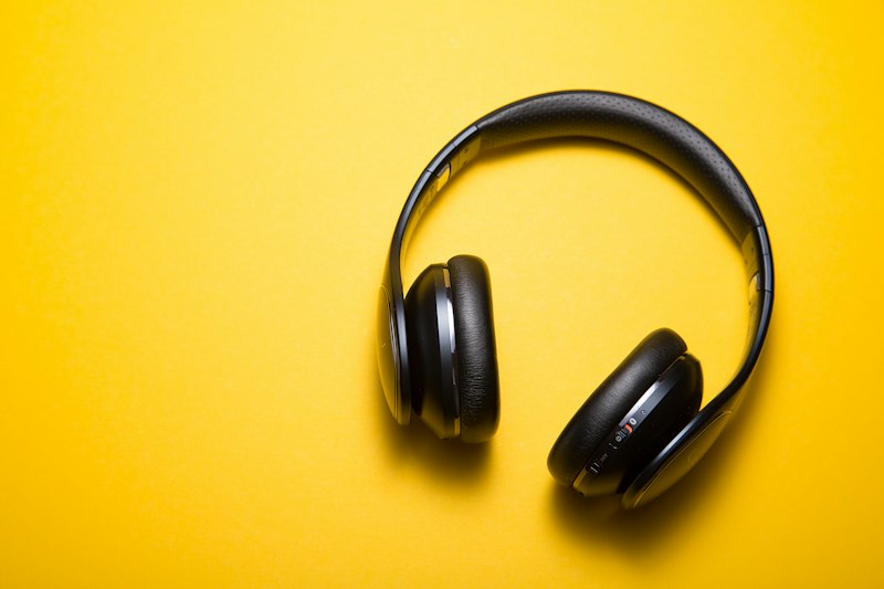 The Noise-Canceling Shootout: Daily Commutes and Quiet Home Offices