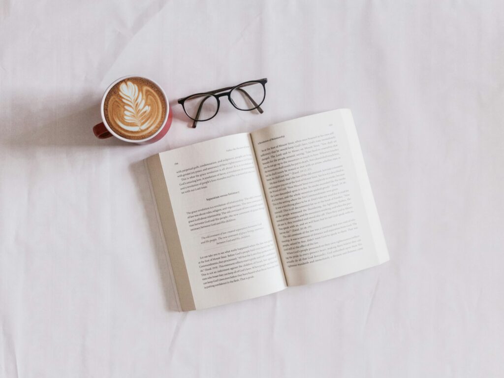 E-Ink Tablets for Deep Reading: Reclaiming Focus from Constant Notifications