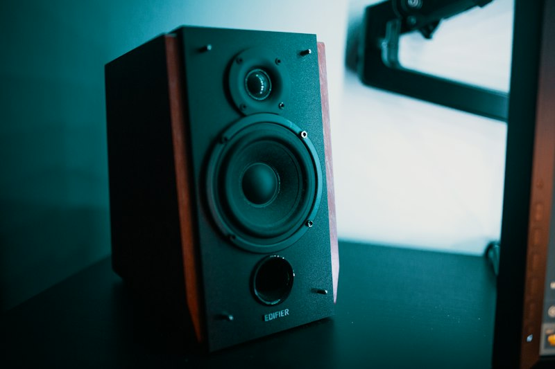 Low-EMF Audio Monitors: Studio Fidelity for Everyday Listening