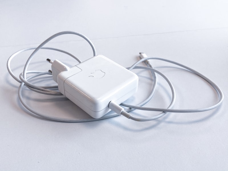 Compact Travel Chargers: GaN Fast Charging Without Brick Weight